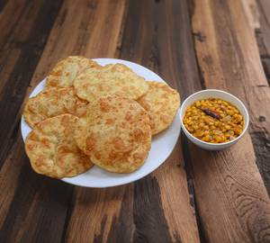 Hinger kochuri [ 6 pieces ] with cholar dal [250 ml ]