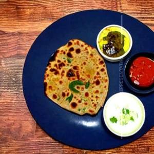2 Aloo Paratha Sabji(half)+Salad+Chutney