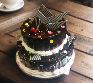 Royal choco chips cake
