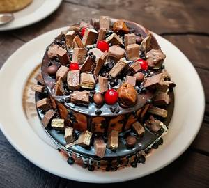 Kitkat premium cake