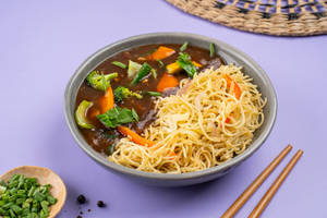 Auntie's Special Noodles With Saucy Kung Pao Veg (sauce)