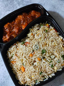 Veg Fried Rice With [Boneless] Chilli Chicken [4 Pcs]
