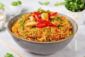 Singapore Noodles (Egg & Chicken)