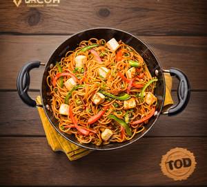 Veg hakka noodles