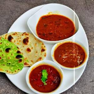 10 Roti Dal Makhani [500ml] & Salad