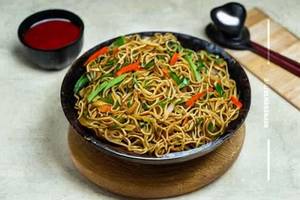 Veg hakka noodles      