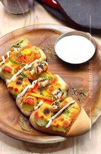 Paneer Tikka Stuffed Garlic Bread