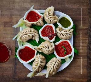 Scehzwan chicken momo