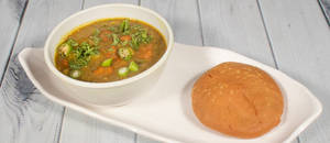 Aloo Paneer Kachori [1 Piece] with Sabzi