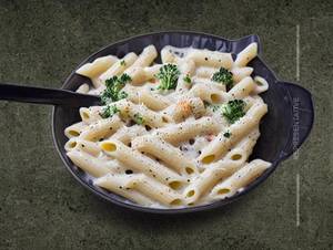 White Creamy Sauce Penne Pasta