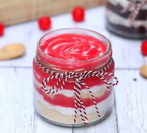 Strawberry jar cake