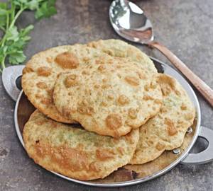 Kachori (5 Pcs) & kashmiri Aloo Dum