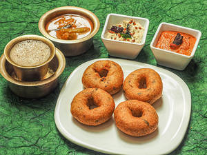 Medu Vadai (4pc) + Filter Coffee