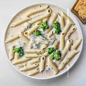 White sauce pasta