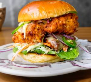 Crispy chicken burger