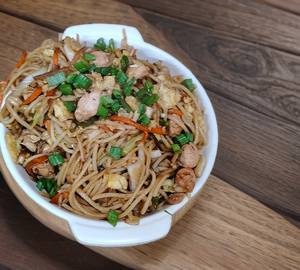 Seafood hakka noodles