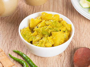 Jhinge Aloo Posto