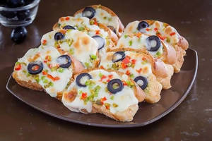 Chicken garlic bread supreme
