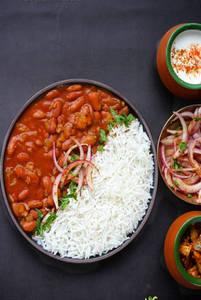 Pind De Chole With Rice Raita Box