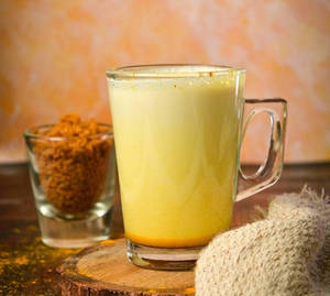 Hot Turmeric Naatu Sakkarai Paal