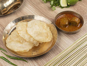 Luchi(3pcs)with Chittal Muitha(2pcs)