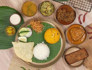 Katla Kaalia(1 Pc) Plus Bengali Fish Fry (1 Pc) Maharaja Thali