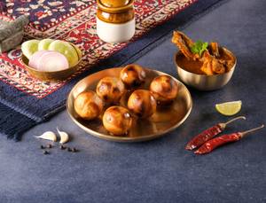 Mini Litti With Dehati Chicken & Salad