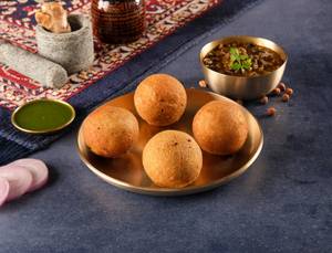 Fried Litti With Ghugni & Green Chutney