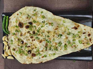 Chilli Garlic Naan(kaka's Special)