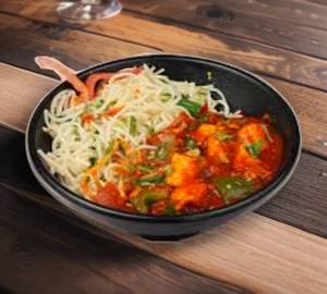 Chilli Paneer (4pcs) With Chowmein ( 750 ML )