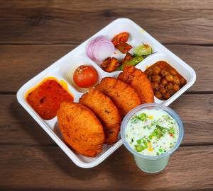 Bedmi Pudi(4 Pudi+ 2 Sabji +Rayta + Gulab Jamun)