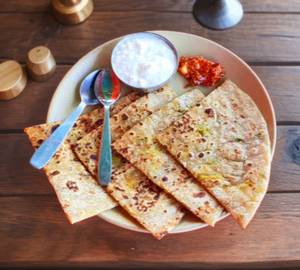 Sattu Paratha With Curd Onion (2 Pc)