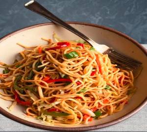 Veg hakka noodles