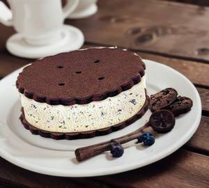 Cookie cream sandwich