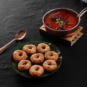 Chitti Garelu With Chicken Pulusu