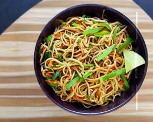 Veg Hakka Noodles  