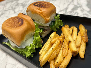 Pav With Poached Egg & Spinach