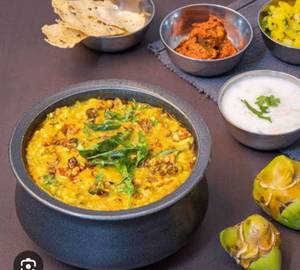 Khichadi And Aalu Dam Papad And Pickle