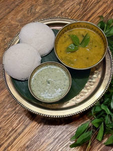 2 Idli With Thick Sambhar