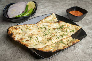 Garlic Cheese Naan (maida)