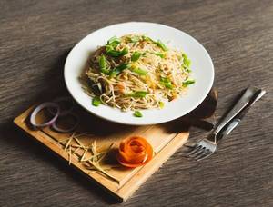 Veg Hakka Noodles