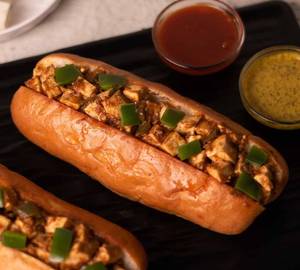 Paneer chilli hot dog