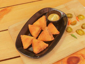 Jalapeno Cheese Samosa