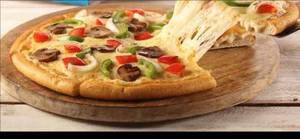 Cheesy capcicum pizza