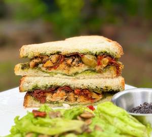 Herbs Poached Chicken In Sourdough Bread