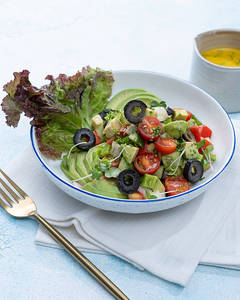Avocado Cucumber Lettuce With Lemon Vinegrette Salad [220 Gms]
