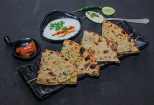 Tandoori Sattu Onion Paratha With Raita & Pickle ( 2pcs)