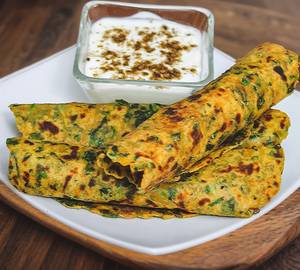 2 methi paratha with chole sabji and dahi