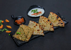 Tandoori Mix-veg Paratha With Raita & Pickle (2pcs)
