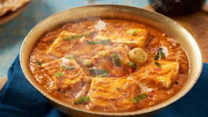 Paneer Hara Pyaaz Lababdar